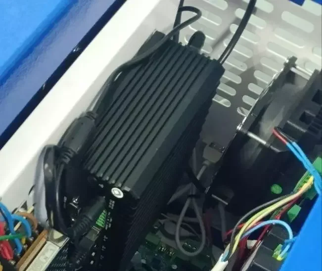 Computer for laboratory testing of sealing cements